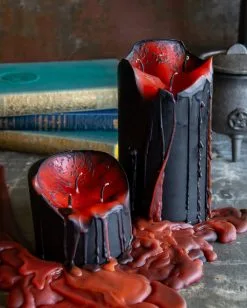 Schwarze Stumpenkerze Mit Vampir Blut 15cm -Halloween Tischdekoration Geschaft blutende schwarze vampir stumpenkerze black vampire pillar candle with blood tears 50663 04