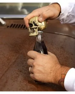 Crack One Open Totenschädel Flaschenöffner 9 Crack One Open Totenschädel Flaschenöffner -Halloween Tischdekoration Geschaft totenkopf flaschenoeffner totenschaedel flaschenoeffner skull bottle opener halloween homeware 54164 04