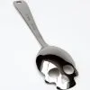 Totenschädel Servierlöffel 30cm -Halloween Tischdekoration Geschaft totenkopf servierloeffel totenschaedel servierloeffel skull serving spoon 53490 01